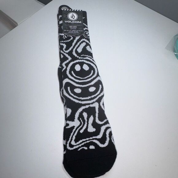 NWT Volcom Crew Socks M9-12 W10.5-13.5 Black White Smiley Face Skater Streetwear - Picture 1 of 4